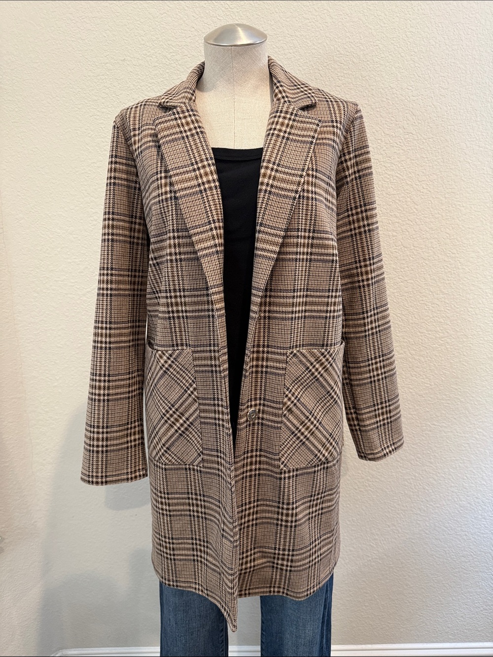 Elegant Plaid Blazer in Black and Tan
